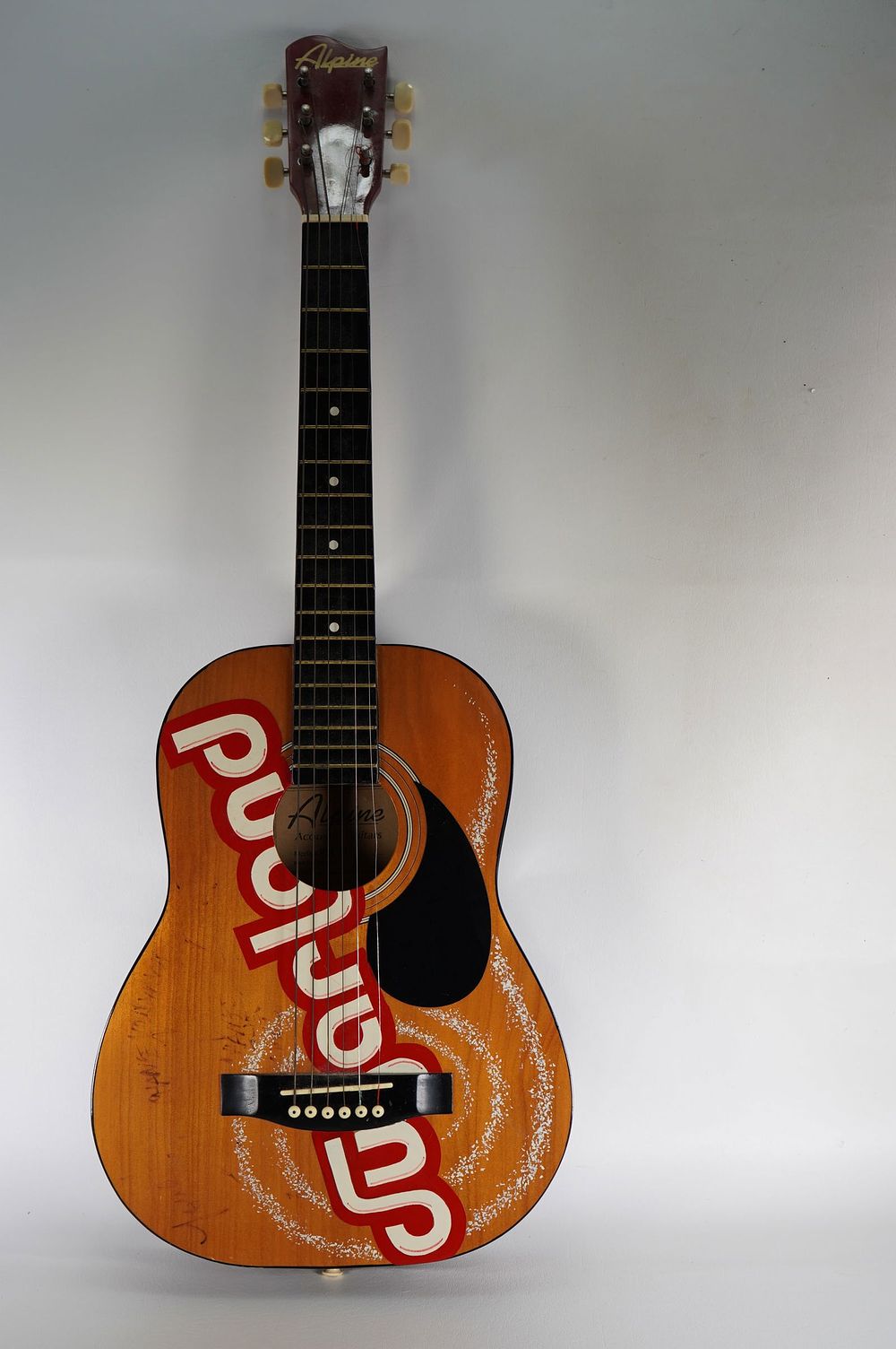 Lot 761: Sugarland, Music Duo AUTOGRAPHED Custom Guitar Signed by Multiple Members