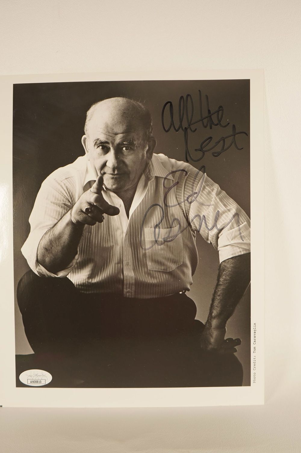 Lot 850: Ed Asner AUTOGRAPHED 8 x 10 Black and White Photo Mary Tyler Moore Lou Grant Actor w/COA