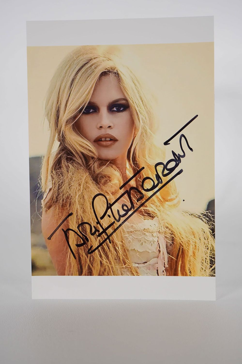 Lot 853: Brigitte Bardot, Actress/Singer AUTOGRAPHED 4 x 6 Color Photo w/COA