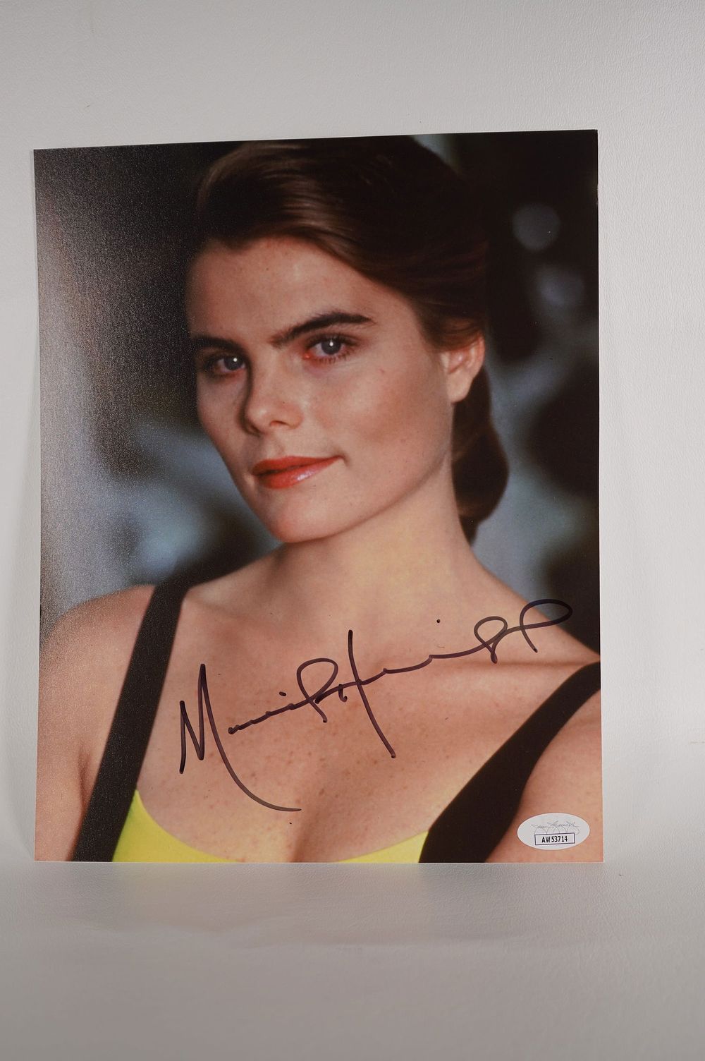 Lot 872: Mariel Hemingway, Actress AUTOGRAPHED 8 x 10 Color Photo w/COA