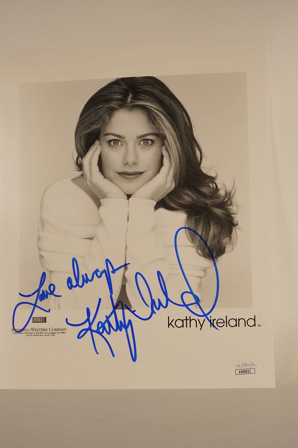 Lot 874: Kathy Ireland, Supermodel, Actress/Author AUTOGRAPHED 8 x 10 B & W Photo w/COA