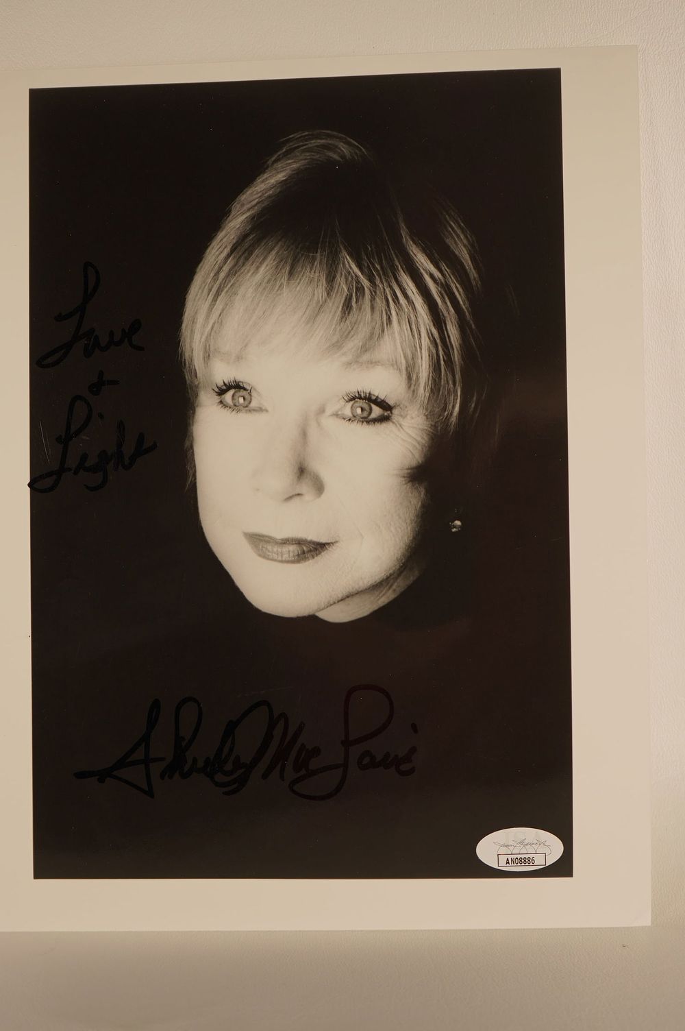 Lot 882: Shirley MacLaine, Actress/Author AUTOGRAPHED 8 x 10 B & W Photo w/COA