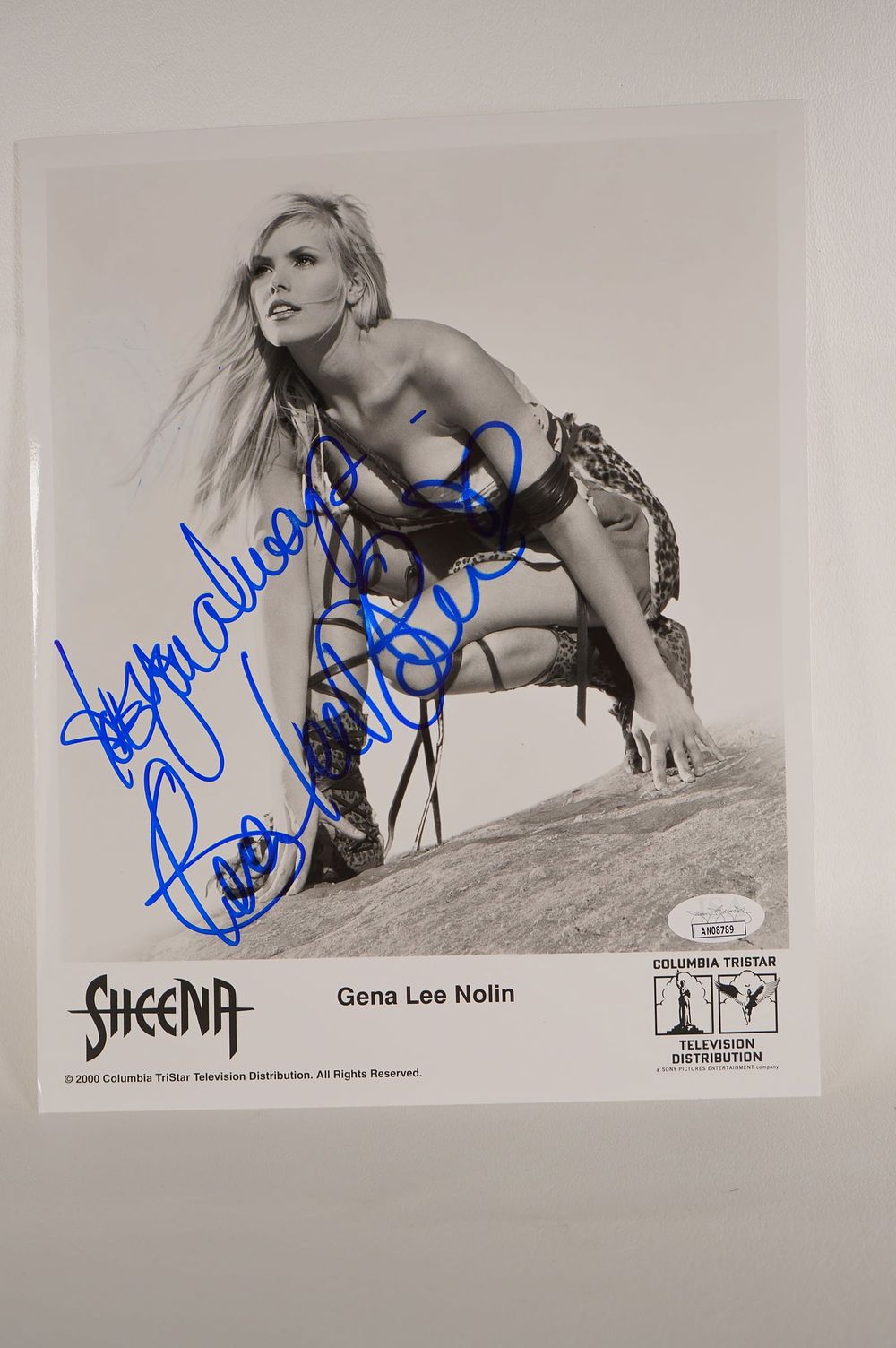 Lot 893: Gena Lee Nolin, Actress AUTOGRAPHED 8 x 10 B & W Photo w/COA