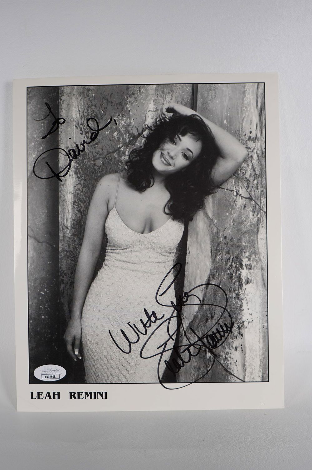 Lot 895: Leah Remini, The King of Queens, Actress AUTOGRAPHED 8 x 10 B & W Photo w/COA