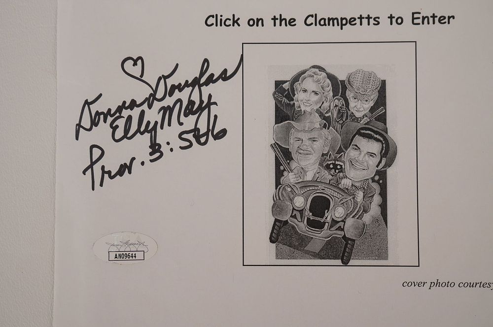 Lot 917: Donna Douglas, Elly Mae Clampett, AUTOGRAPHED Hand Signed B & W Photo, Award-Winning Actress/Singer
