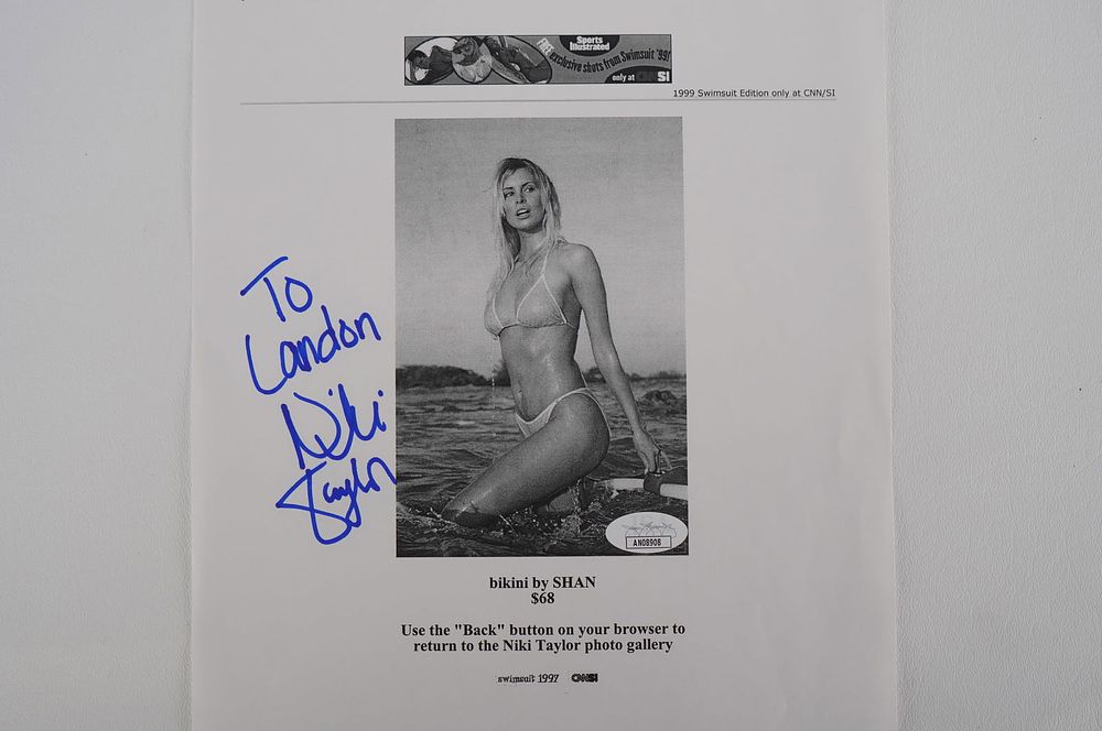 Lot 930: Niki Taylor, Supermodel AUTOGRAPHED Hand Signed B & W Photo w/COA
