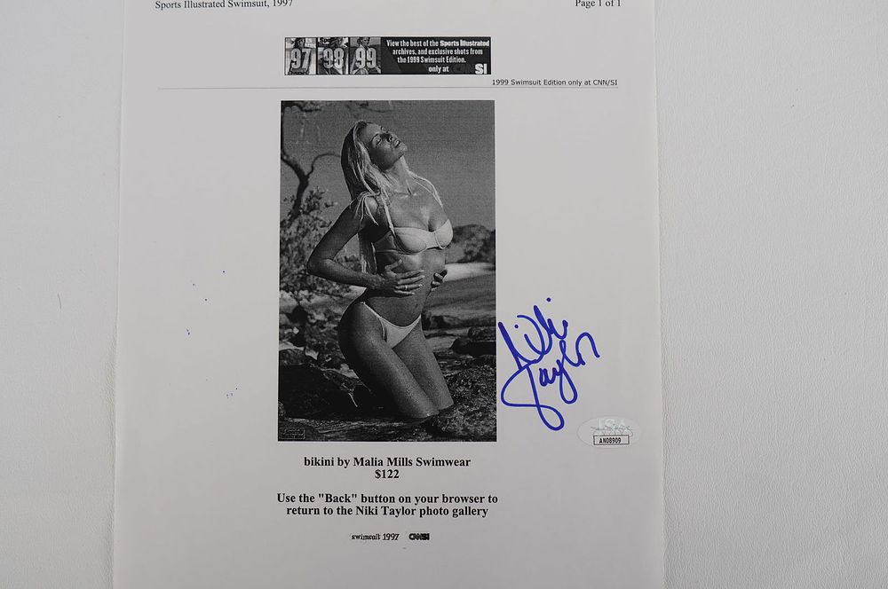 Lot 931: Niki Taylor, Supermodel AUTOGRAPHED Hand Signed B & W Photo w/COA