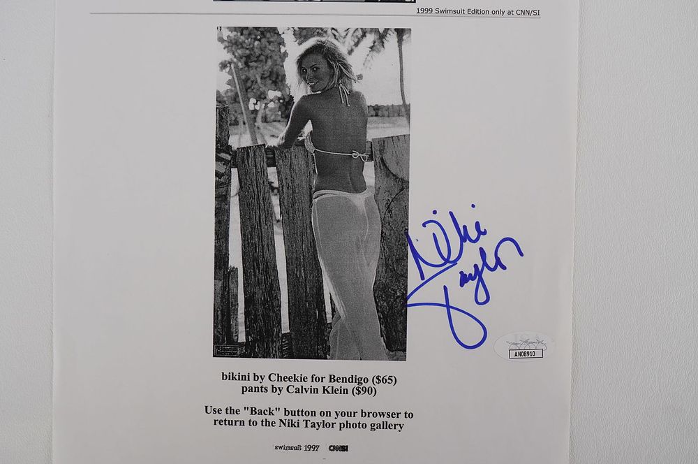Lot 932: Niki Taylor, Supermodel AUTOGRAPHED Hand Signed B & W Photo w/COA