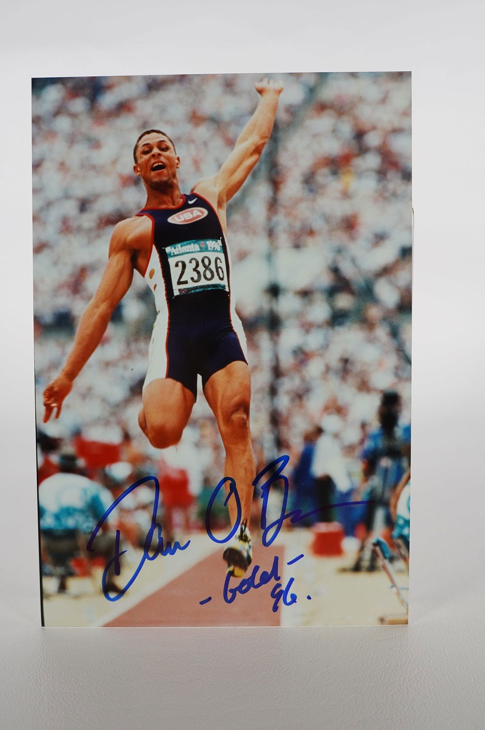 Lot 943: Dan O'Brien, Olympic Athlete AUTOGRAPHED 4 x 6 Color Photo w/COA