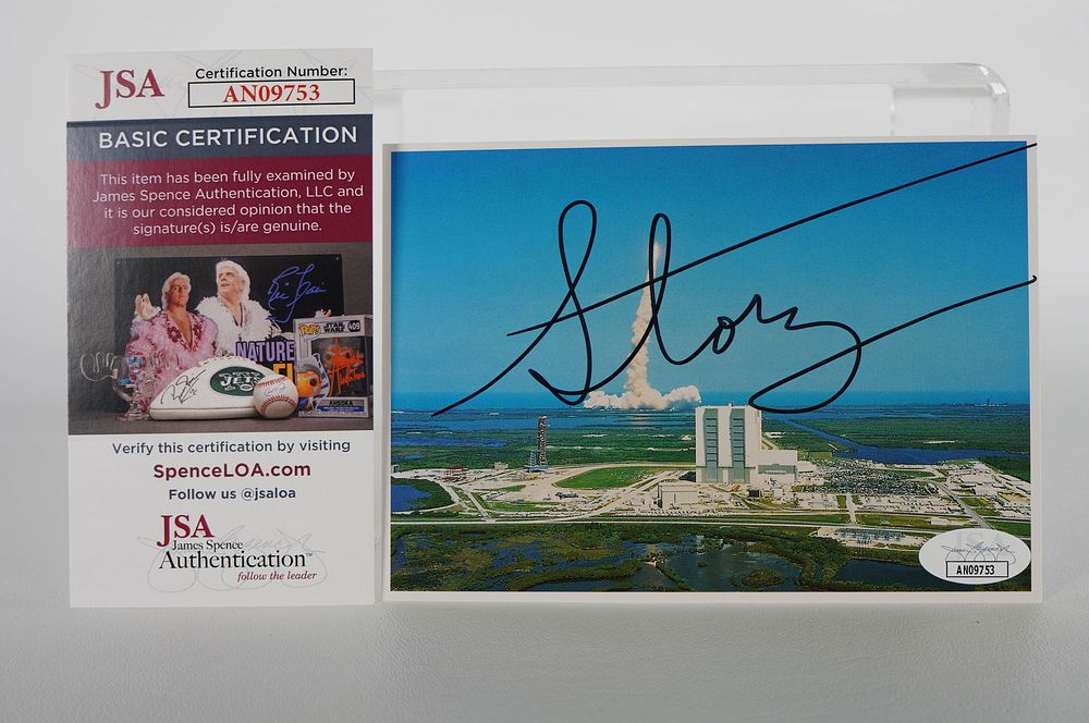 Lot 969: Story Musgrave, AUTOGRAPHED Postcard, Physician/Astronaut w/COA