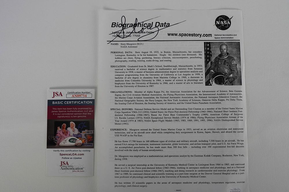 Lot 970: Story Musgrave, AUTOGRAPHED Stationery, Physician/Astronaut w/COA