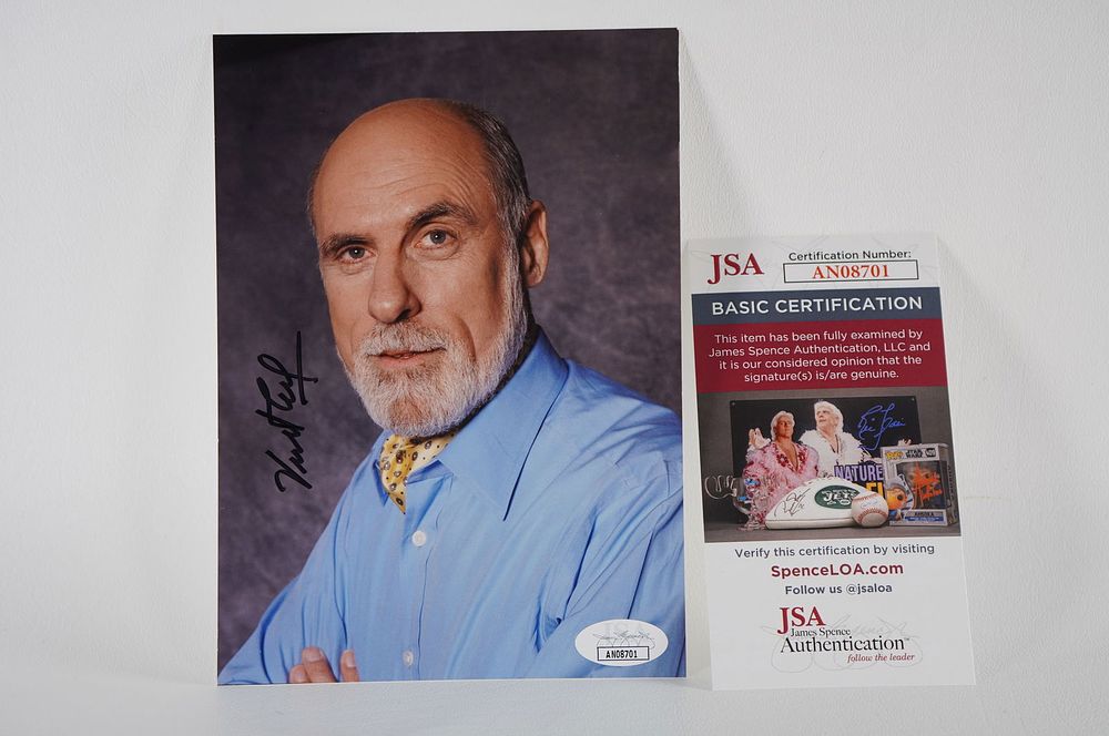 Lot 974: Vinton Cerf, AUTOGRAPHED 5 x 7 Color Photo, Invented Internet w/COA