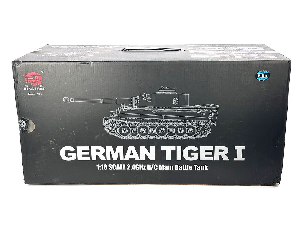 Lot 197: German Tiger 1:16 2.4 GHz R/C Battle Tank