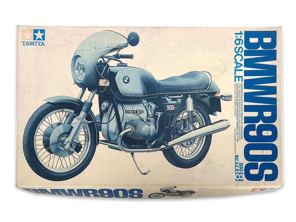 Lot 207: BMW R90S Model Kit in 1:6 Scale
