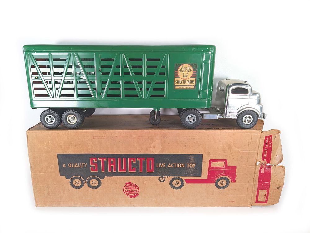 Lot 237: 1960's Pressed Steel Structo Deluxe Cattle Transport Tractor Trailer Boxed