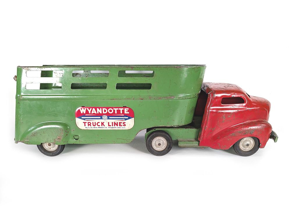 Lot 240: 1950's Pressed Steel Wyandotte Truck Lines Cattle Hauler Tractor Trailer & Cab