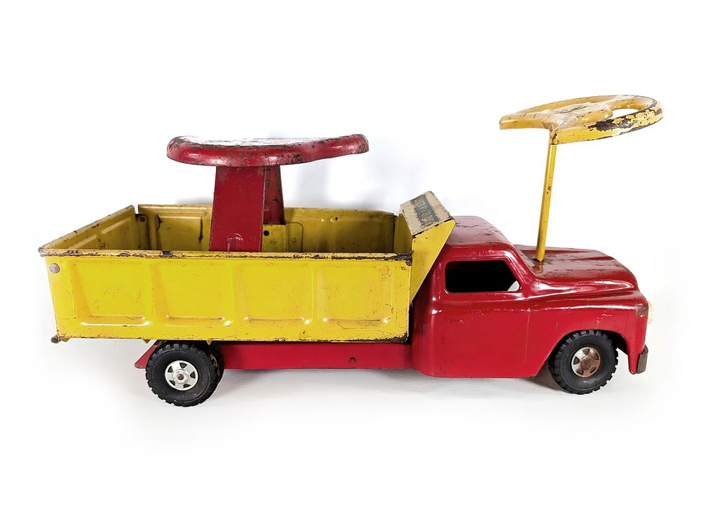 Lot 241: 1960's Pressed Steel Structo Ride-Er Dump Truck Ride-On Toy