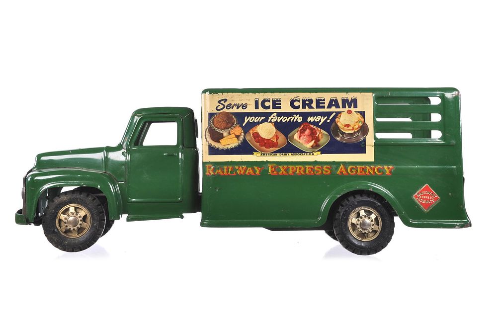 Lot 257: Buddy L Pressed Steel No. 3753P Railway Express Milk & Ice Cream Delivery Truck
