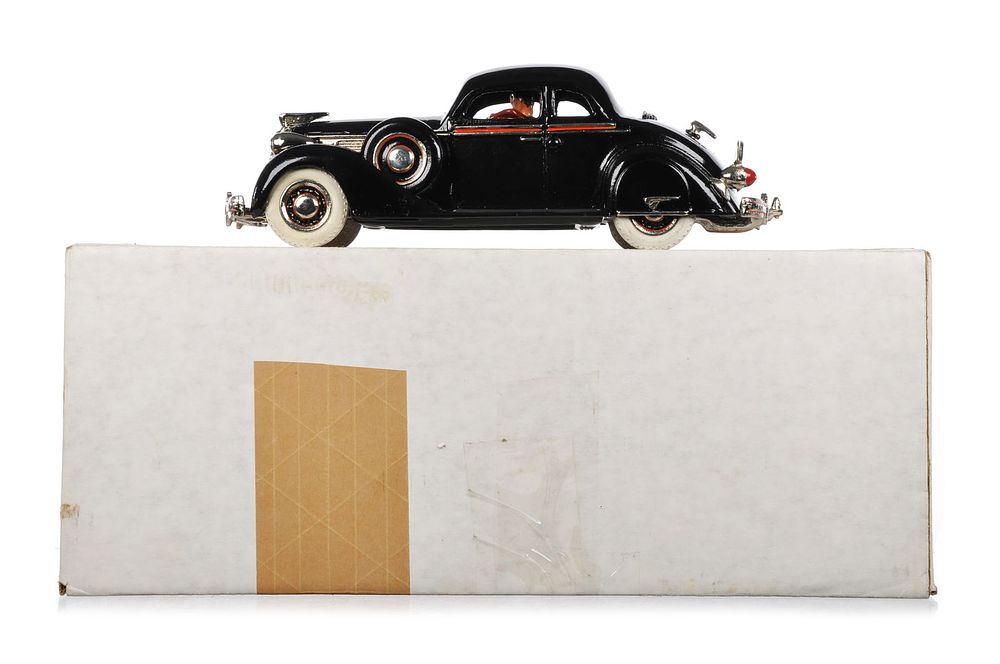 Lot 262: Tom Sehloff Cast Iron 1935/36 Chrysler Airstream 15/50