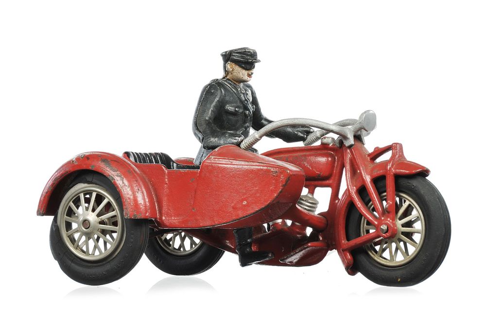 Lot 271: Hubley Cast Iron #775 Indian Motorcycle Cop and Sidecar