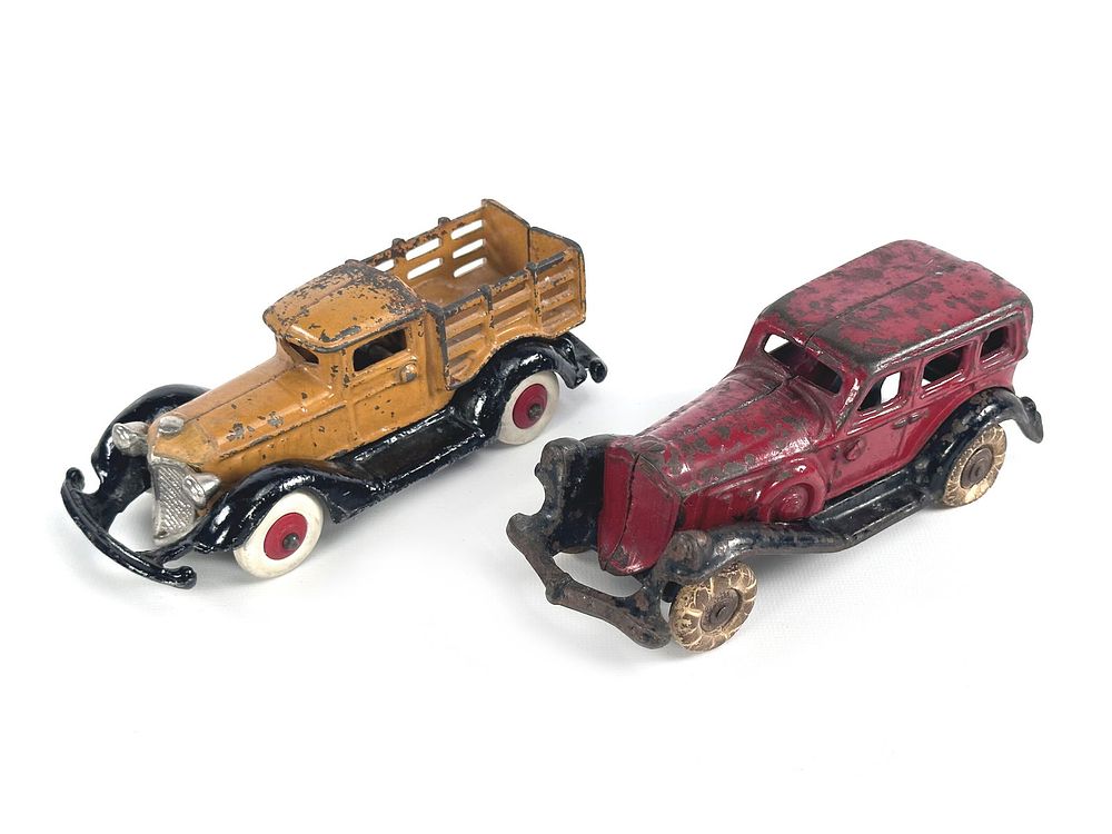 Lot 282B: A.C. Williams ca. 1933 Yellow Cast Iron Stake Truck and Packard