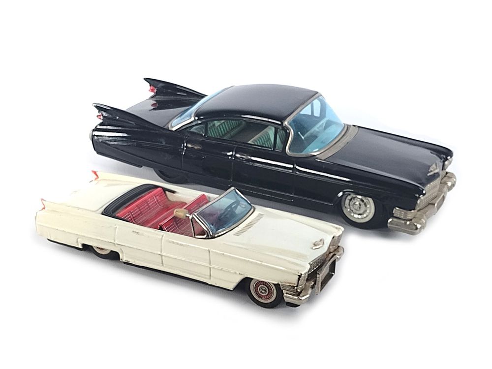 Lot 357: 2 Bandai Tin Friction Cadillacs Japanese Tin Cars