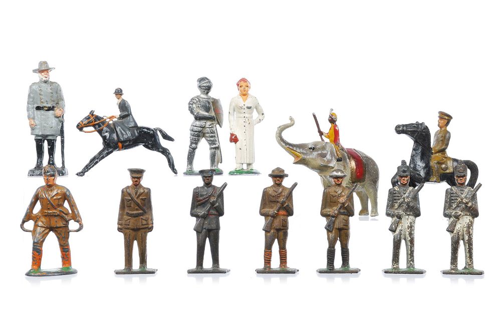 Lot 382: 13 Toy Soldiers & Figures Grey Iron, Britains, Barclay Manoil, BF