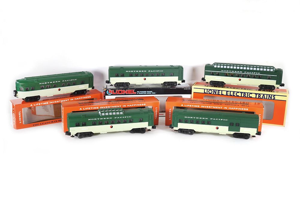 Lot 395: Lionel Passenger Cars 6-16035 6-16037 6-16039 6-16038 6-15108 Boxed