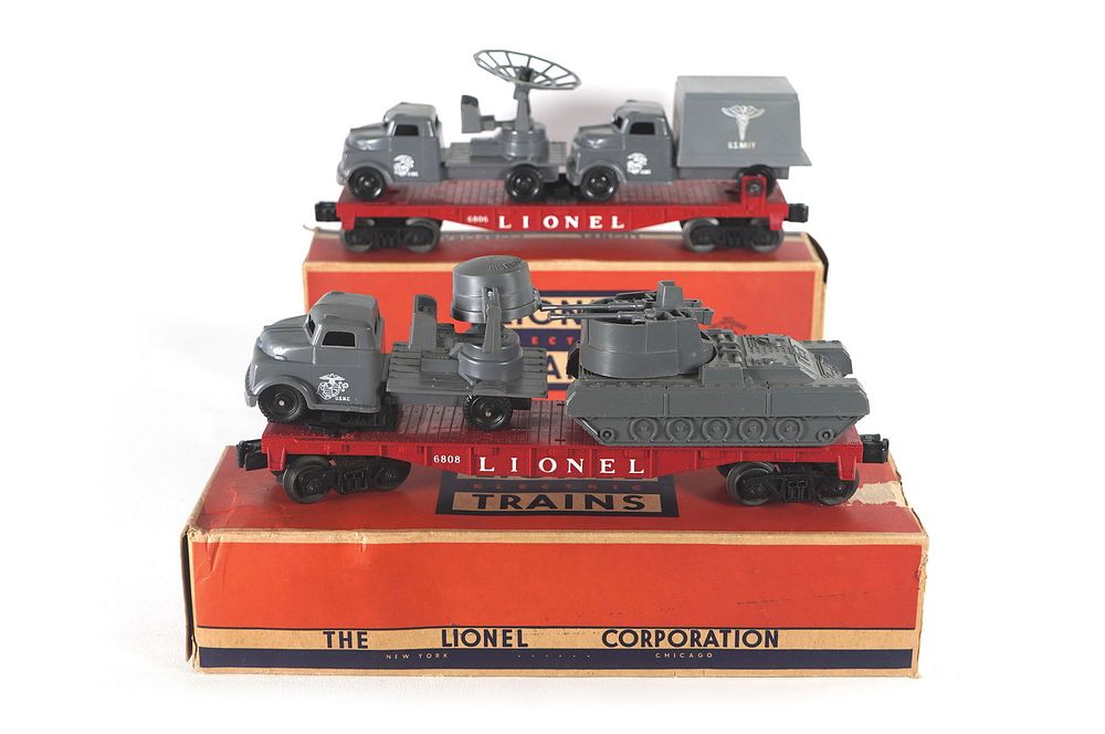 Lot 400: Lionel Flat Cars 6808 6806 Boxed