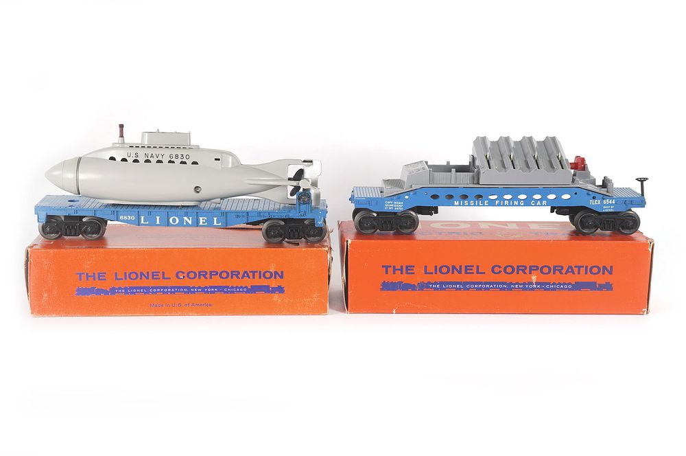 Lot 401: Lionel Missile Firing Trail Car Flat Car w/Submarine 6544 6830 Boxed