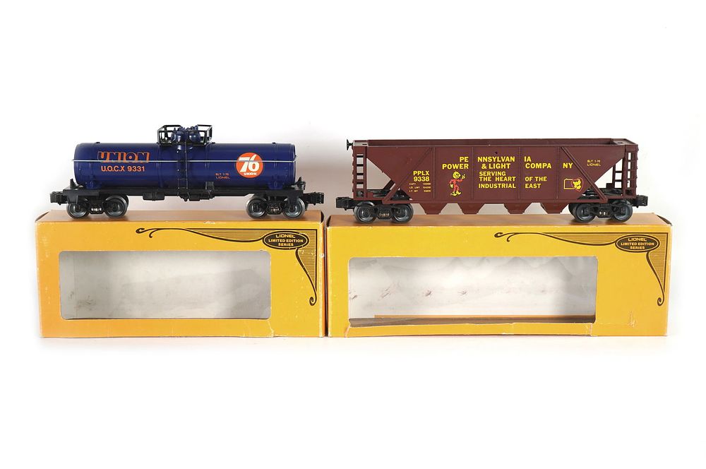 Lot 408: Lionel Freight Cars 6-9331 6-9338 Boxed