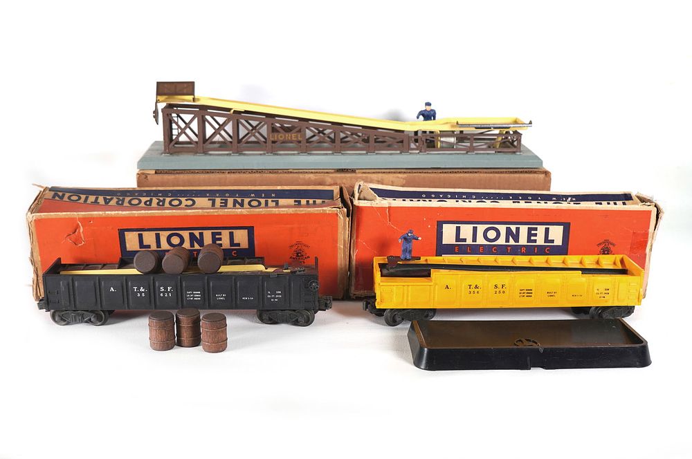 Lot 411: Lionel Freight Cars 3562 3562 362 Boxed