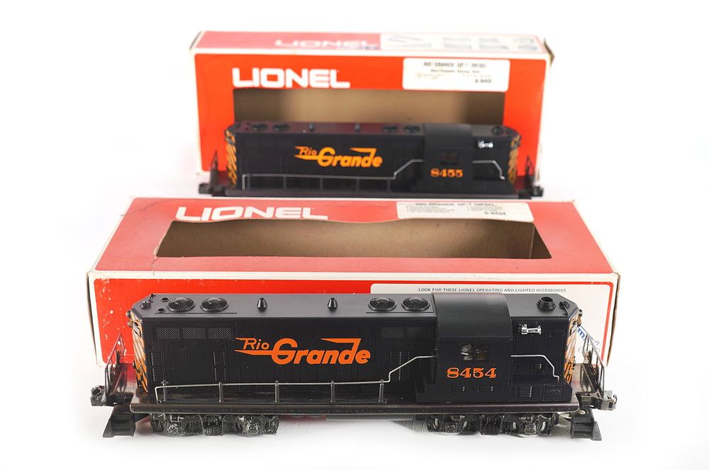 Lot 413: Lionel 6-8455 Rio Grande GP-7 Diesel Engine Powered & Dummy Units Boxed