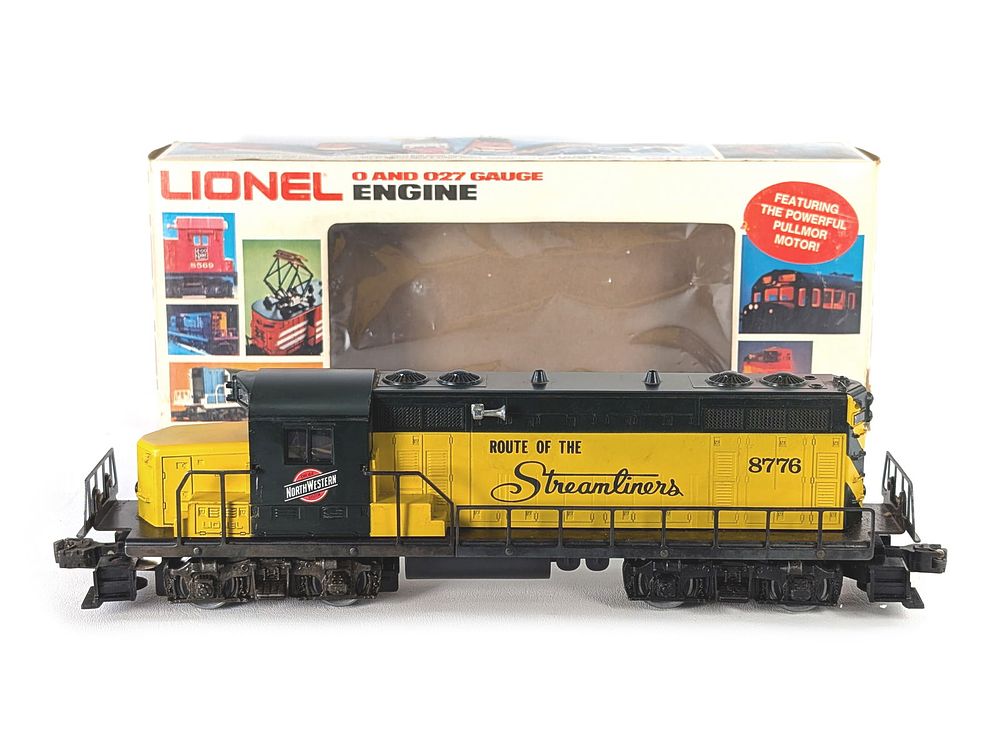 Lot 419: Lionel C&NW Engine 6-8776 Boxed