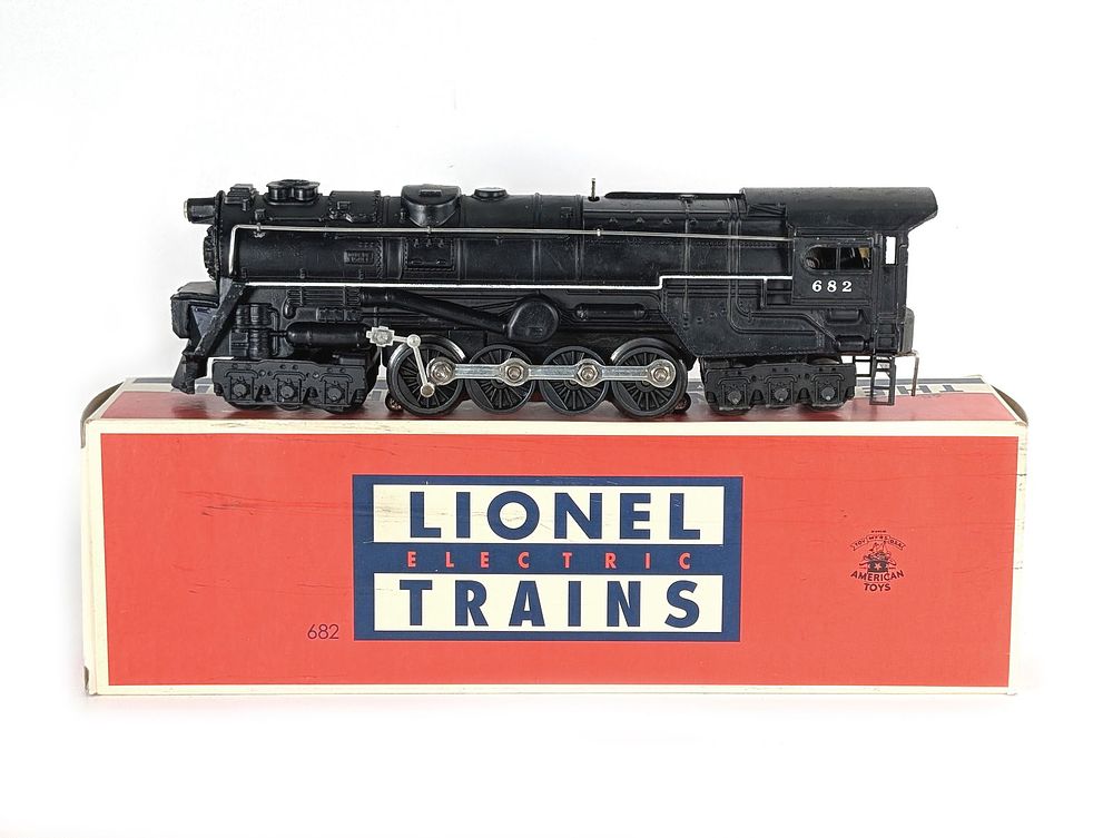 Lot 424: Lionel 682 Engine Locomotive Reproduction Box