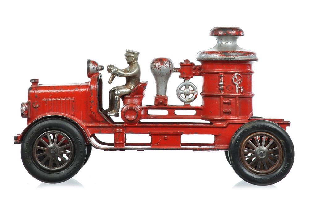 Lot 277G: Hubley Cast Iron Fire Pumper Truck Bug-Eyed