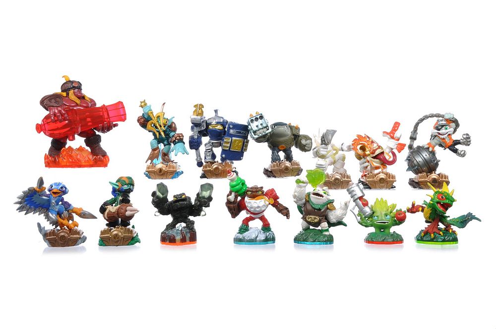 Lot 185K: ActiVision Skylanders Figures Set of 14