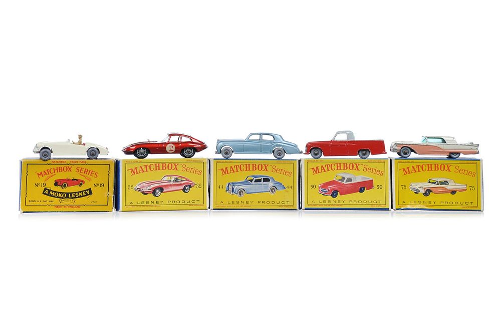 Lot 380E: 5 Matchbox #19 MGA/#32 Jaguar/#44 Rolls-Royce/#50 Commer/#75 Thunderbird Boxed