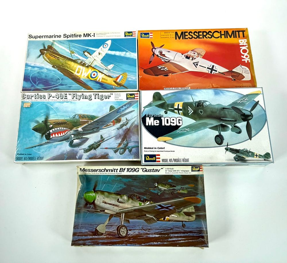 Lot 60: 5 Revell Model Kits (2) Messerschmitt Bf109F/Supermarine Spitfire MK-I/Me 109G/Curtiss P-40E