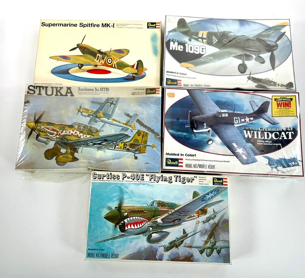 Lot 68: 5 Revell Models Supermarine Spitfire MK-I/Me 109G/Grumman F4F Wildcat/Curtiss P-40/Stuka Junkers
