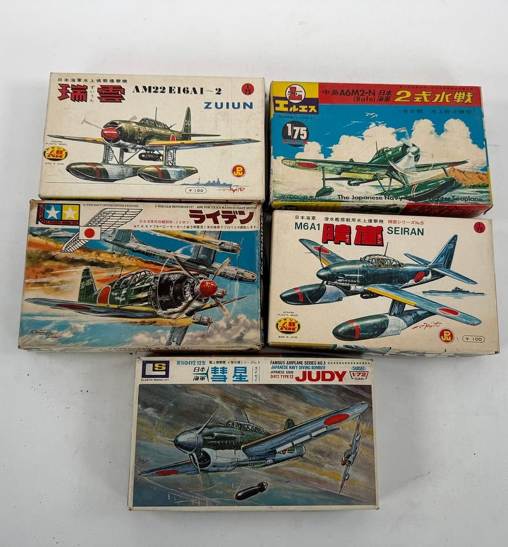 Lot 100: 5 Model Planes Navy Dive Bomber & Interceptor/Japan Navy Seaplane/AM22 E16A1-2 Zuiun/M6A1 Seiran