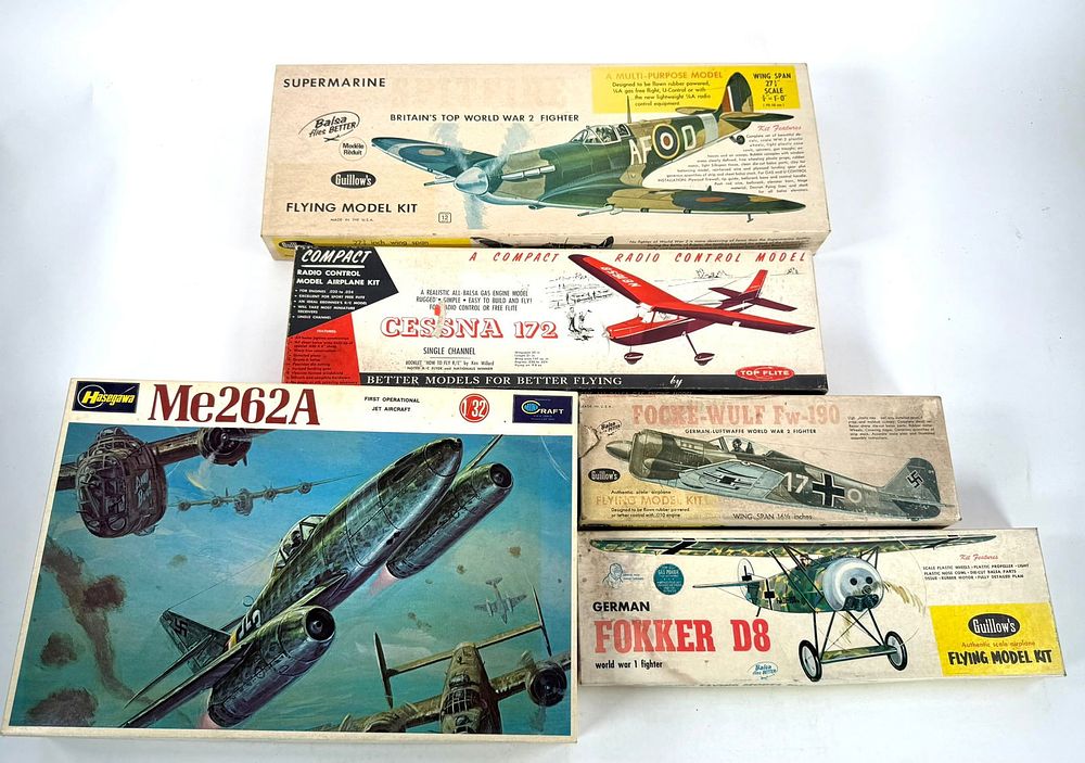 Lot 111: 5 Models Messerschmitt Me 262 A/Supermarine Spitfire/Cessna 172/German Fokker D8/Focke-Wulf Fw-190