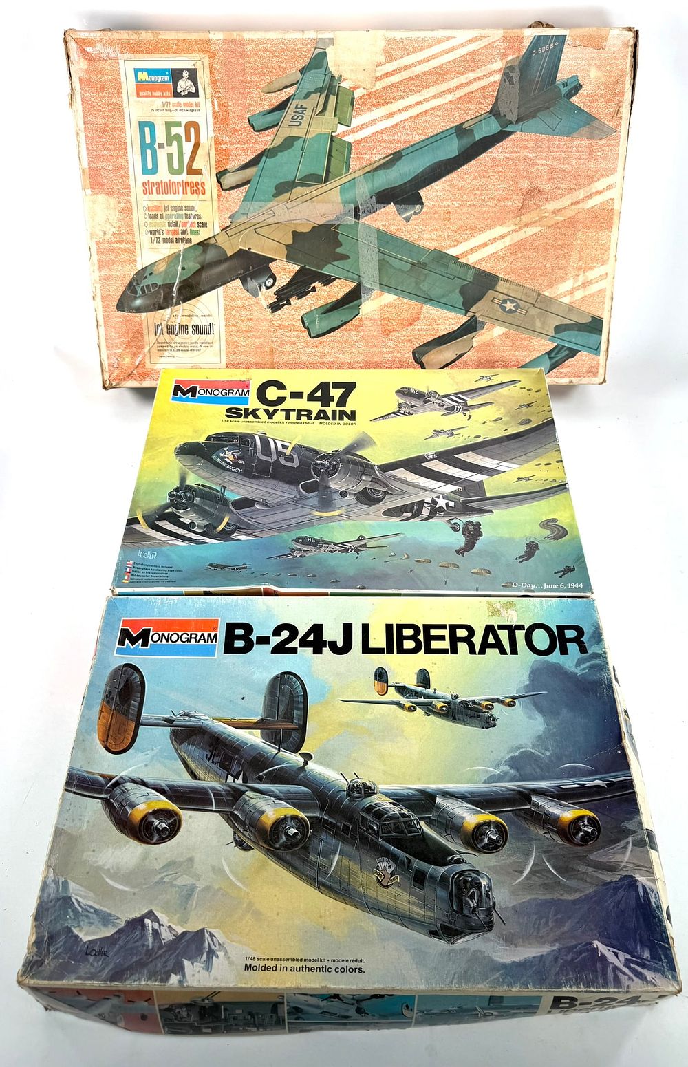 Lot 113: 3 Model Plane Kits B-24J Liberator/C-47 Skytrain/B-52 Stratofortress