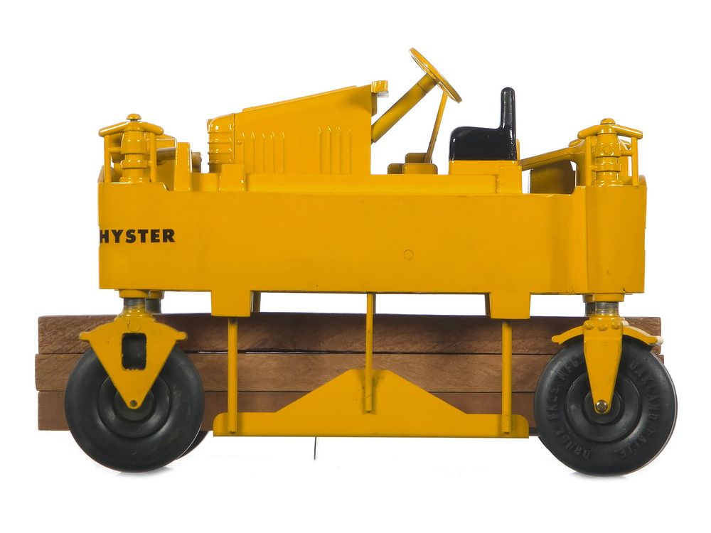 Lot 160: Druge Bros. 1950s No. 51 Hyster Lumber Straddle Truck