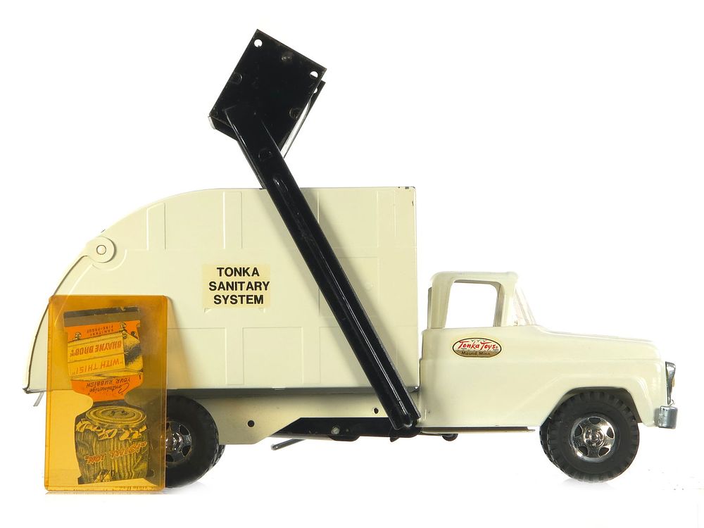 Lot 230: Tonka No. 140 Hydraulic Sanitary System Garbage Truck