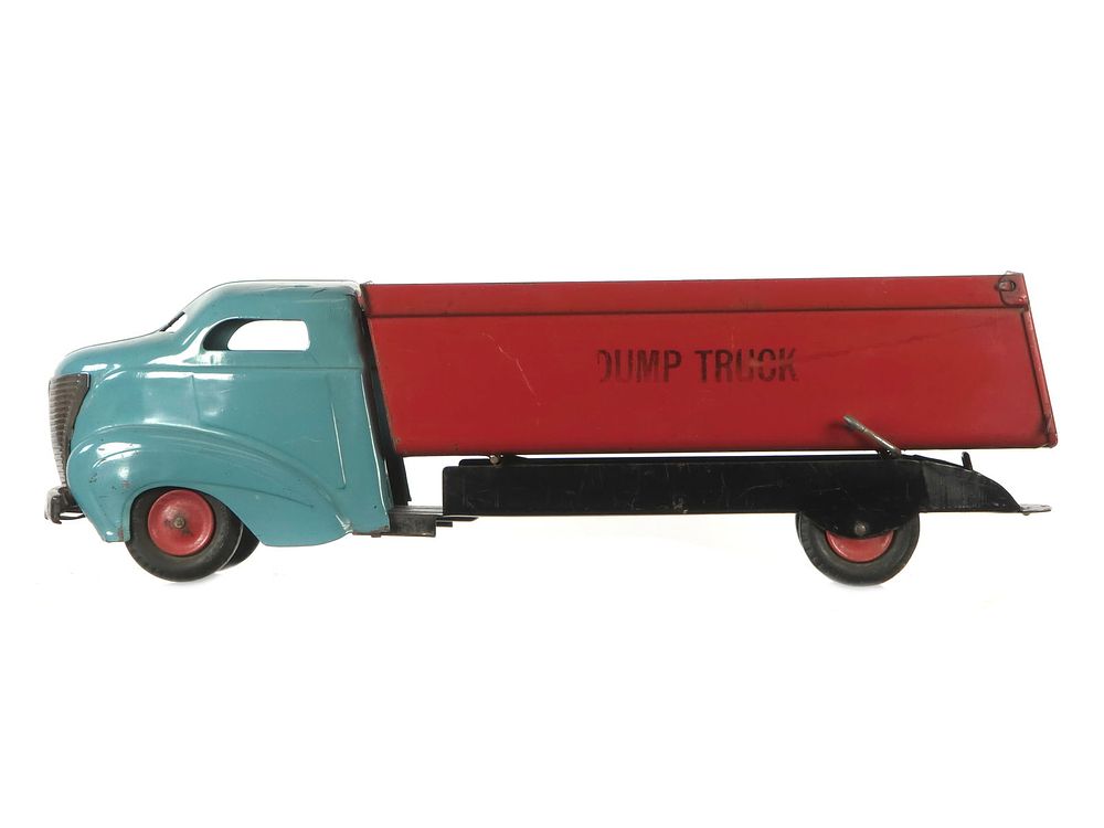 Lot 238: 1940s Wyandotte Pressed Steel Dump Truck