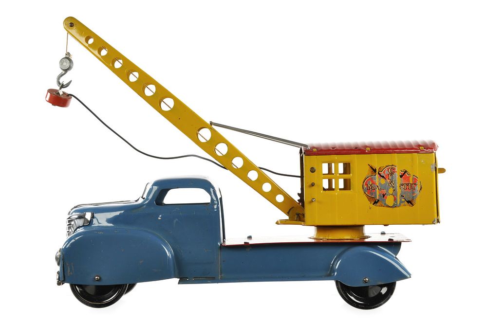 Lot 271: Marx Magnetic Crane Battery Operated Working