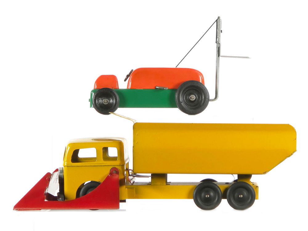 Lot 275: 1940s Tonka Power Lift No. 200 & Roberts Dump Truck