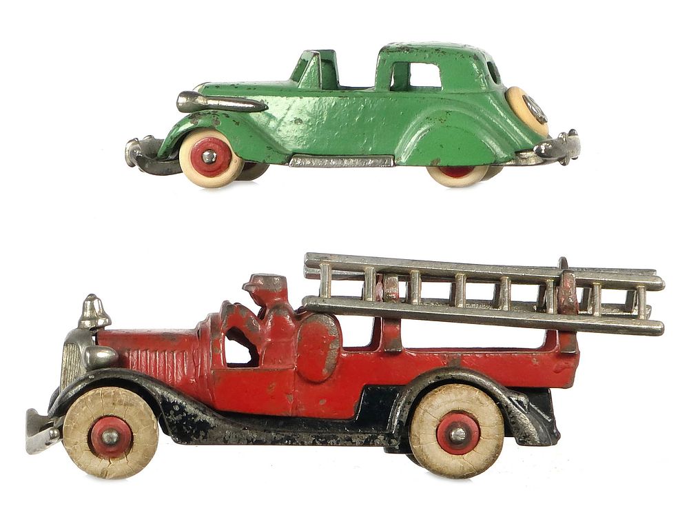 Lot 291: Hubley Cast Iron Towncar & No. 505 Fire Ladder Truck