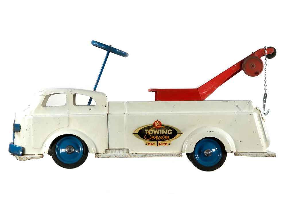 Lot 322: Wyandotte Ride-On Dot Towing Service Truck